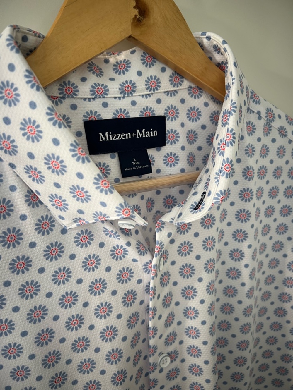 Men’s Mizzen+Main Halyard White w/ Blue/Pink Floral no tuck SS Button-up Trim